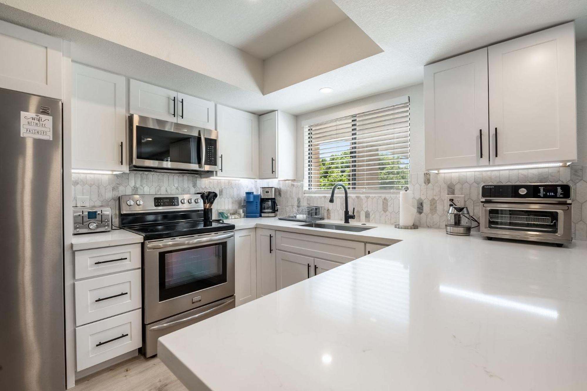New Modern Apt, Vacation Or Long * Phoenix